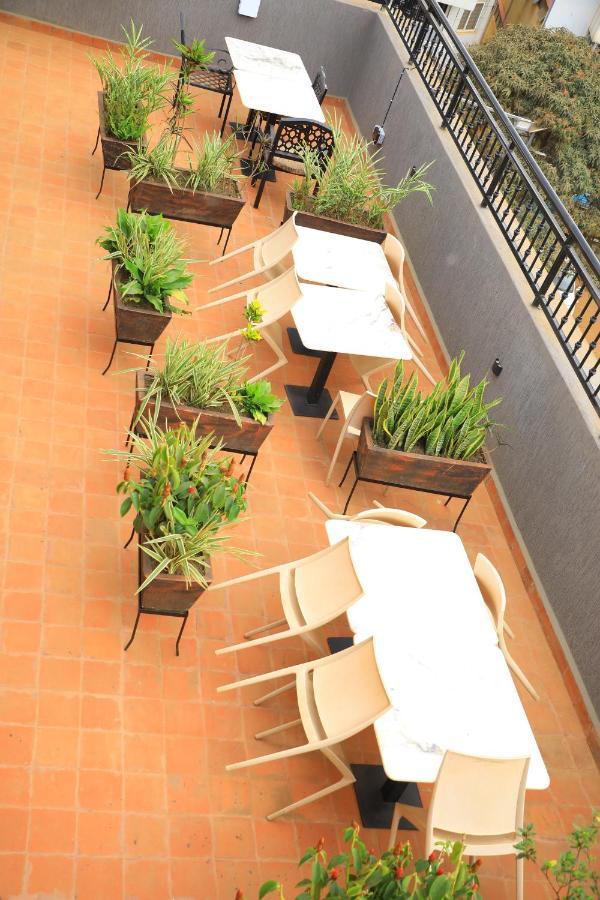 Galaxy Motel Kampala Exteriör bild