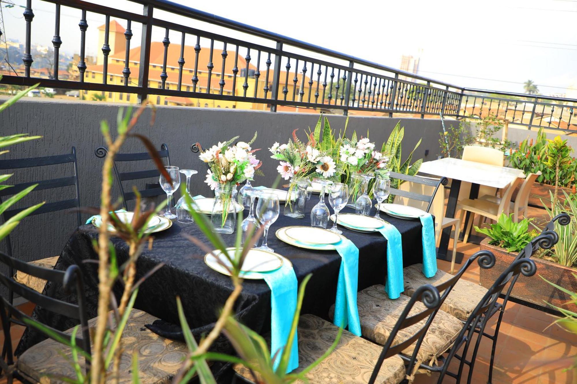Galaxy Motel Kampala Exteriör bild
